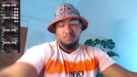 Snapshot of yosoy_enzo2020 chatting on February 24, 12:05 pm Enzo online show from February 24, 12:05 pm