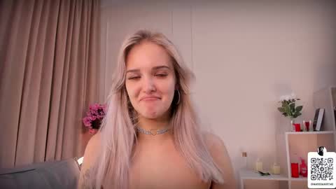 Snapshot of you_fell_in_love chatting on February 21, 1:22 pm Elizabeth brunette -- Darline blonde online show from February 21, 1:22 pm