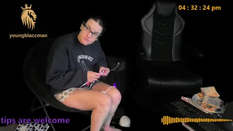 Snapshot of younblaccman6969 chatting on January 9, 10:31 pm younblaccman6969 online show from January 9, 10:31 pm
