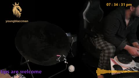 Snapshot of younblaccman6969 chatting on January 10, 1:32 am younblaccman6969 online show from January 10, 1:32 am