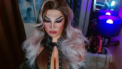 QUEEN MADISON  online show from March 30, 3:50 am