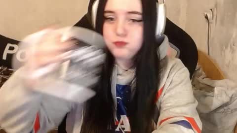 your_8a8y online show from November 12, 12:51 pm