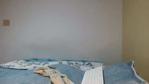 Snapshot of your_emma1 chatting on September 20, 5:32 am emma online show from September 20, 5:32 am