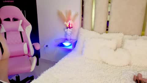 Isa online show from April 15, 7:58 pm