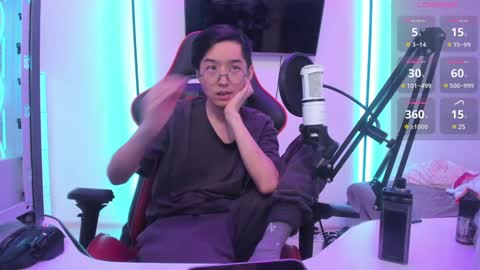 Snapshot of your_little_twink chatting on December 2, 12:23 am Han online show from December 2, 12:23 am
