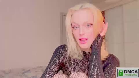 your_molly_mark online show from April 8, 2:42 pm