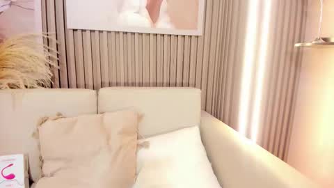 Evelin  online show from December 17, 9:43 pm