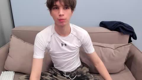 your_shy_guy online show from September 18, 7:07 pm