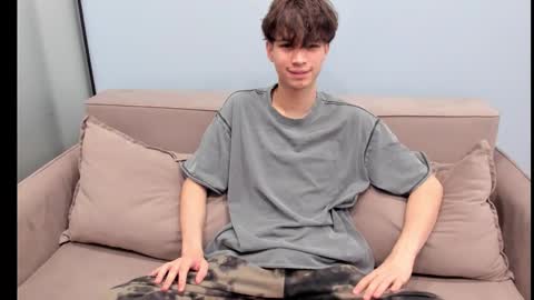 your_shy_guy online show from October 21, 1:33 am