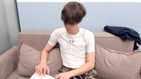 your_shy_guy online show from September 17, 7:06 pm