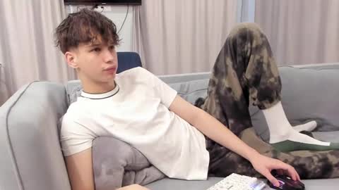 your_shy_guy online show from February 12, 1:37 pm