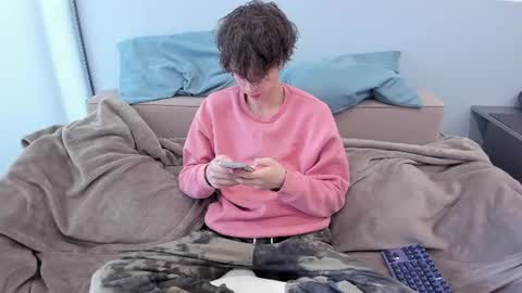 your_shy_guy online show from July 5, 7:59 am
