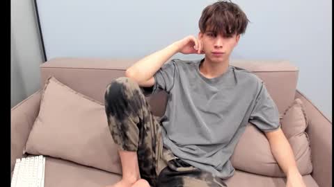 your_shy_guy online show from October 23, 2:24 am