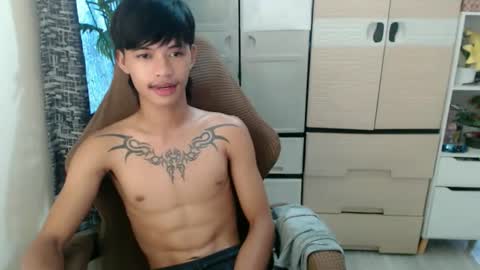 yourasian_eric online show from April 11, 6:07 am