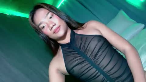 Divine online show from December 13, 1:44 pm