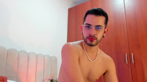 YOURBOYNEXTDOOR online show from December 10, 10:28 am