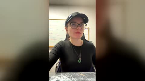 yourfavoriteshorty online show from February 26, 7:34 am