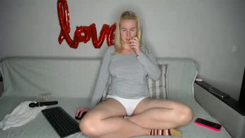 Snapshot of yourhotdream1 chatting on March 4, 10:38 pm Iamyourdream online show from March 4, 10:38 pm