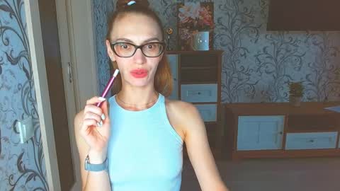Snapshot of yourladysunshine chatting on September 9, 1:33 pm Ksyusha online show from September 9, 1:33 pm