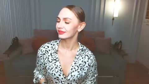 Snapshot of yourladysunshine chatting on March 9, 7:34 am Ksyusha online show from March 9, 7:34 am