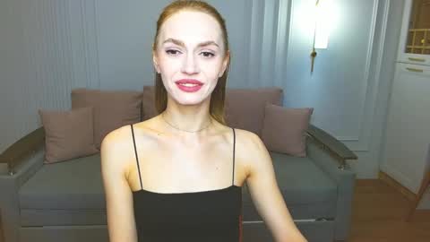Snapshot of yourladysunshine chatting on February 13, 7:35 am Ksyusha online show from February 13, 7:35 am