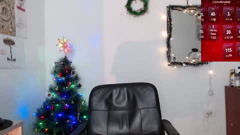 Snapshot of yourlittle_cherry chatting on December 3, 11:29 pm Cherry online show from December 3, 11:29 pm