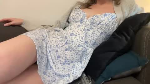 yourlittleslut243908 online show from May 12, 1:09 pm
