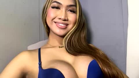 yourlovebella88 online show from April 19, 8:55 pm