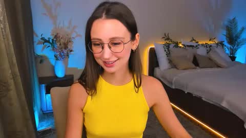 Snapshot of yourlovelystoryy chatting on September 19, 5:27 pm Vetta online show from September 19, 5:27 pm