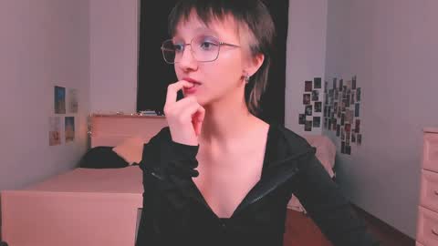 my name is Liana ntmu  online show from December 16, 7:43 pm