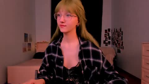 my name is Liana ntmu  online show from December 5, 5:10 am