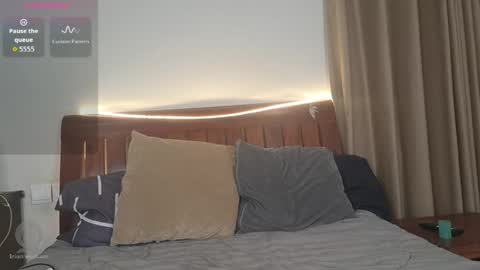 Ellie and Wesley online show from April 4, 2:07 am