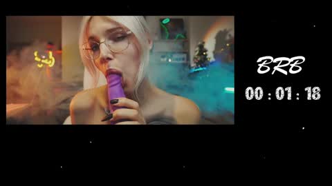 Snapshot of yourprettykate_ chatting on December 15, 11:01 am online show from December 15, 11:01 am