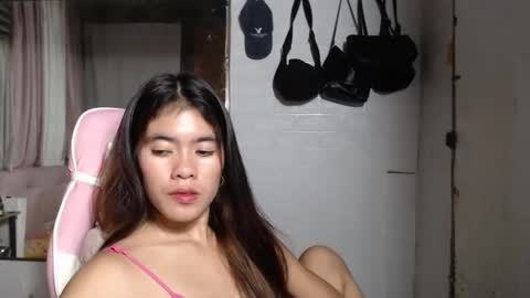 Snapshot of yoursweet_asian20 chatting on December 20, 9:32 am Maddie online show from December 20, 9:32 am