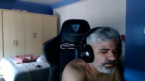 yourtoytoyoumaster3 online show from November 28, 2:46 pm