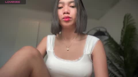 YowgineTheGreat online show from December 31, 1:36 am