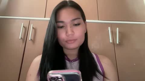 yrdrmgrl_jennie26 online show from February 3, 6:33 am