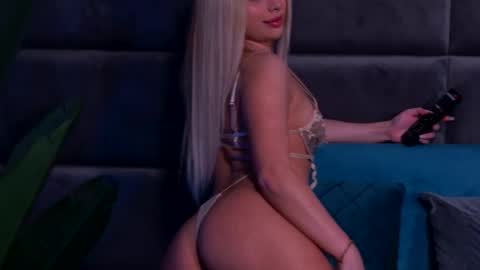 Foxie online show from December 2, 3:10 pm