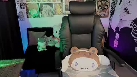    rawr   Anne Independent model      online show from September 22, 8:35 pm