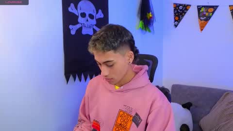 yulian_vasquez online show from October 17, 1:04 pm