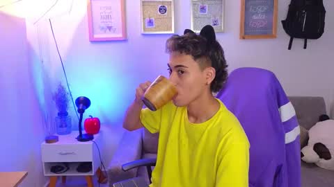 yulian_vasquez online show from November 7, 1:24 pm