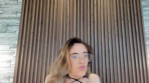 yulievans online show from January 22, 9:21 pm