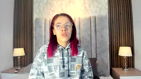 yulievans online show from October 8, 10:43 am