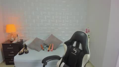 Y U L I T Z A online show from November 10, 12:30 pm