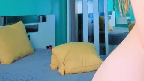 Yumi online show from December 17, 7:26 am