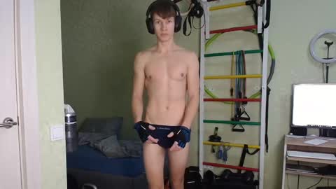 Snapshot of yummyalexxx chatting on February 11, 10:07 pm Alex online show from February 11, 10:07 pm