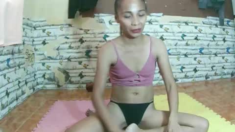 Snapshot of yummysexyhardnipple08 chatting on October 6, 5:03 am jhess online show from October 6, 5:03 am