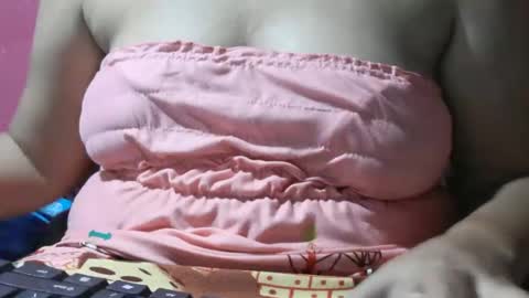 Snapshot of yummytits_4u chatting on September 14, 9:33 am yummytits_4u online show from September 14, 9:33 am