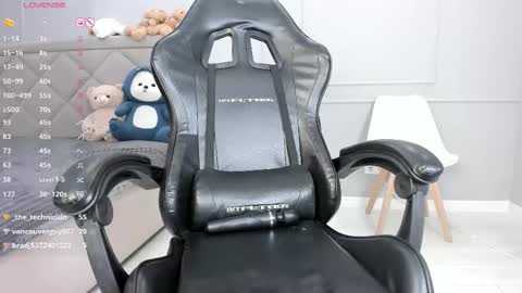 yunleah online show from November 14, 1:52 am