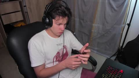 yurii_moody online show from December 6, 1:35 am